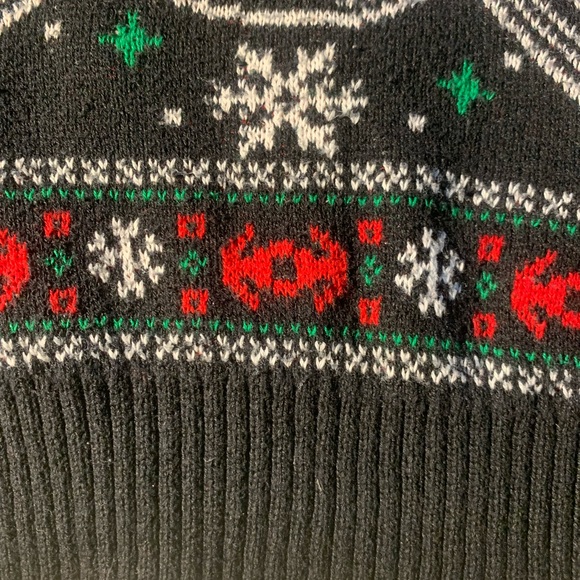 CHRISTMAS LOT OF 3.  STAR WARS SWEATER, RABBIT SKINS HOME ALONE TEE & OKIE DOKIE - Picture 6 of 16